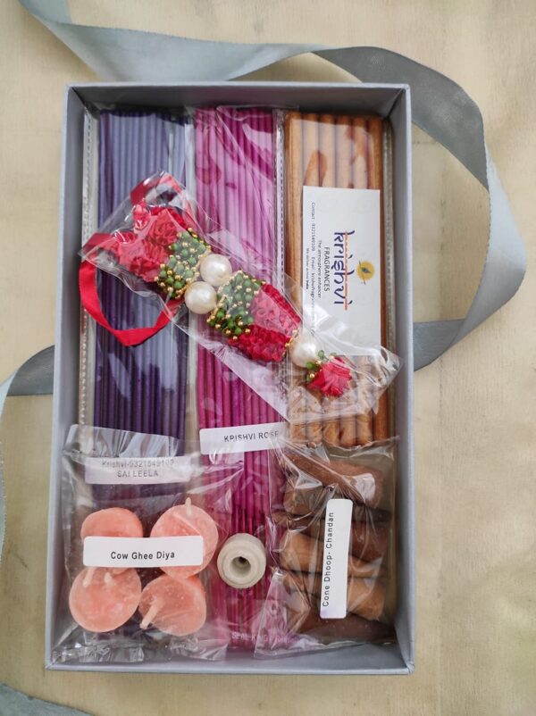 Manomay Hamper- Inside